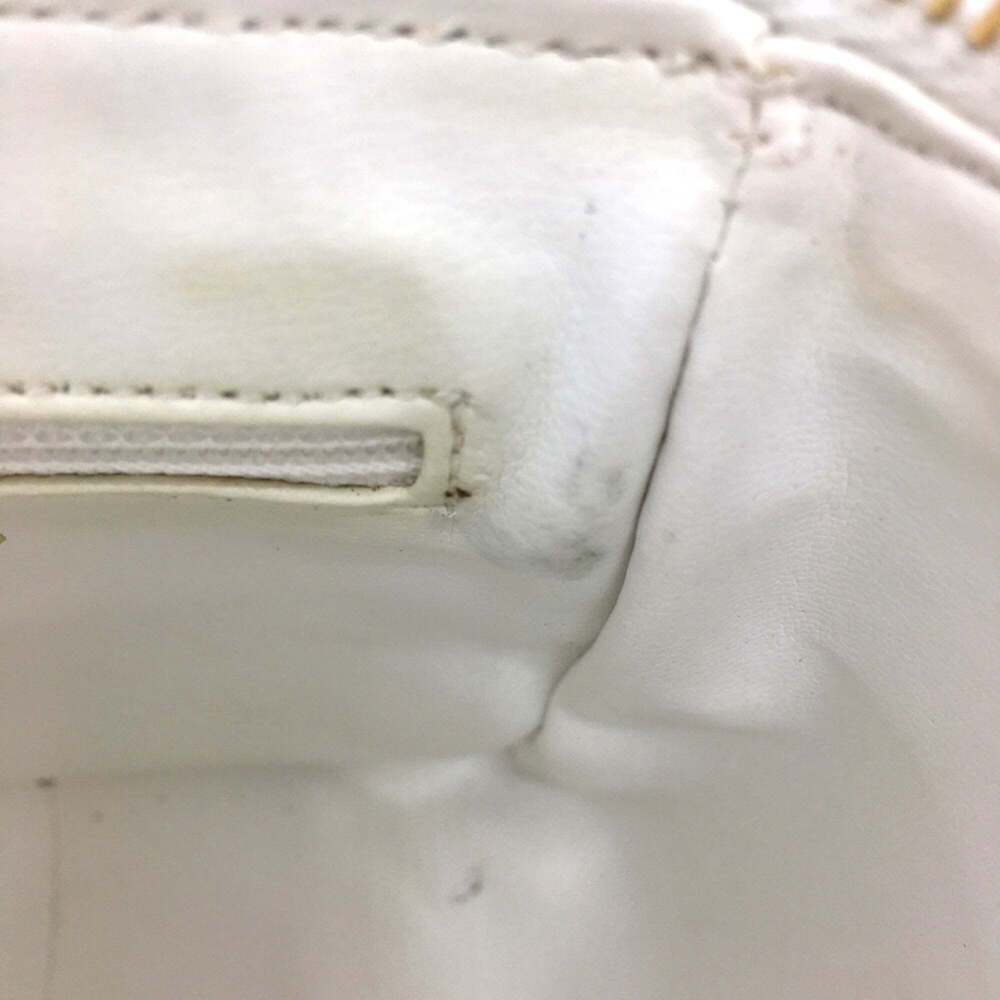 CHANEL White Shoulder Bag - Picture 8 of 16